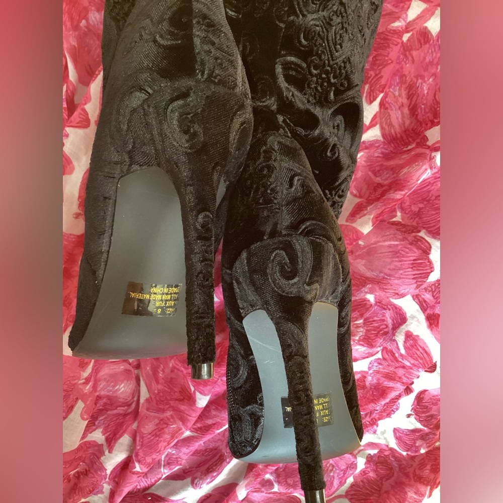 NWOT Qupid Black Textured Heeled Boots 8.5 - Picture 13 of 16